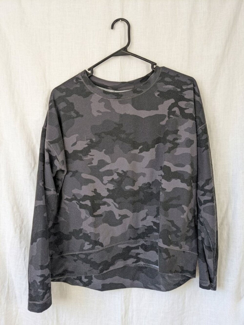 Avia Black & Gray Camo Crewneck Sweatshirt - Size Large